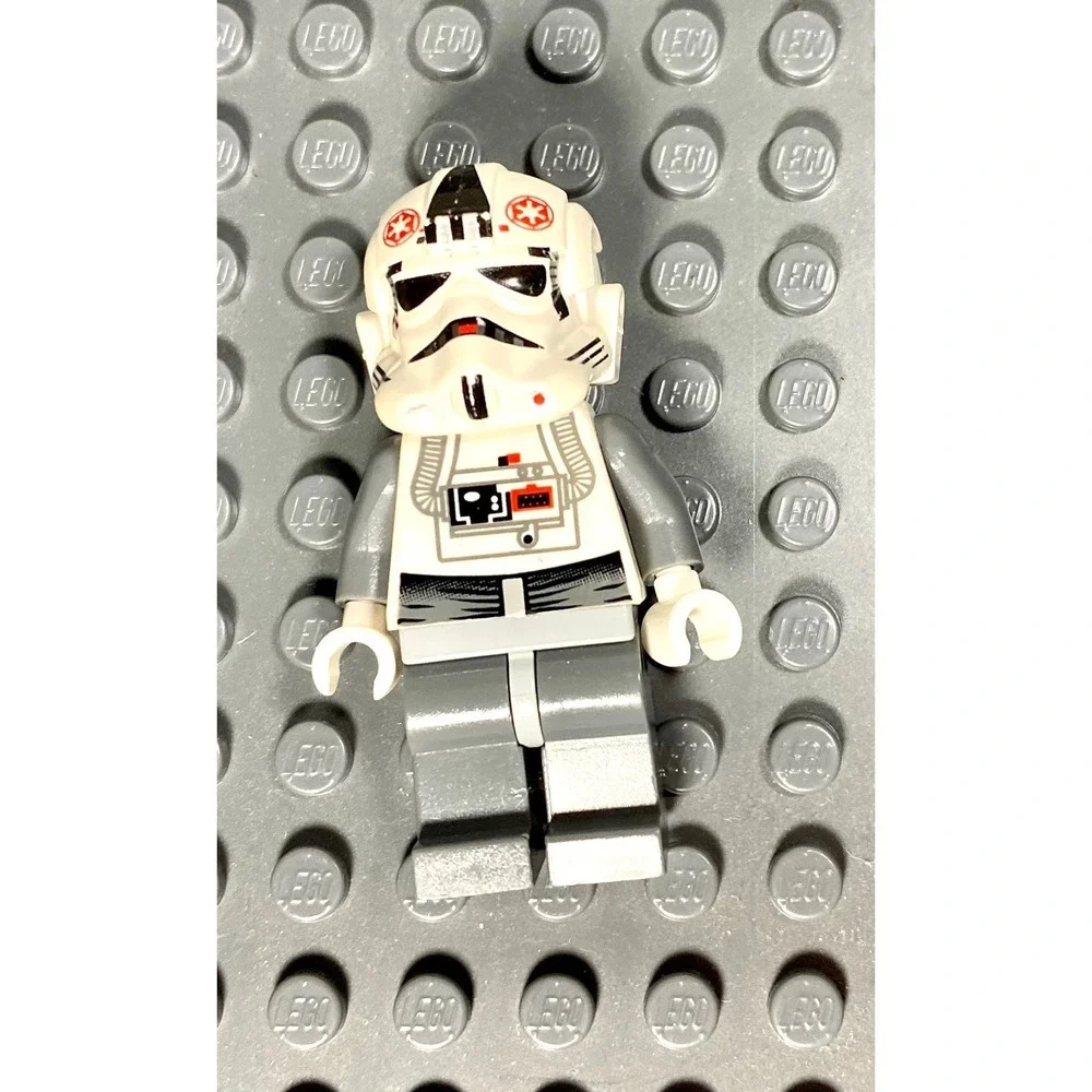 Lego Star Wars Minifigure ATAT Driver Red Imperial Logo Helmet, Stormtrooper